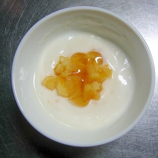 レモン＆蜂蜜かけピーナッツクリームのヨーグルト